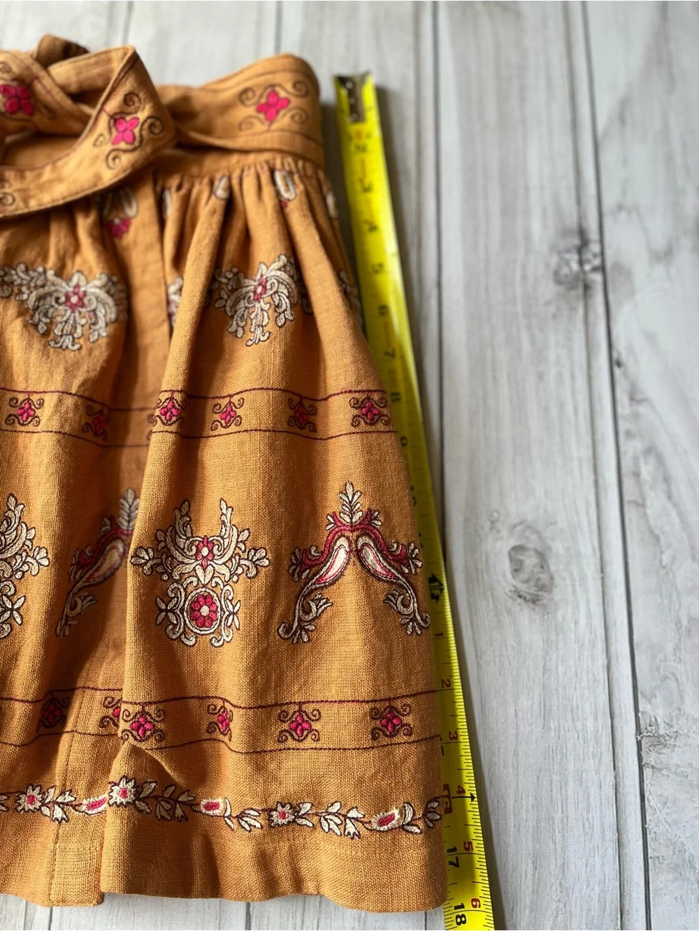 Anthropologie Meghan terracotta embroidered folkloric mini wrap skirt. Size 0